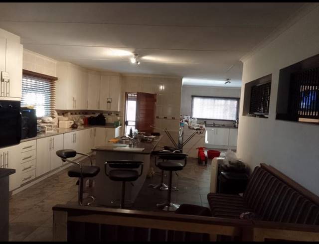 3 BEDROOM TOWNHOUSE FOR SALE IN MANTEVREDE